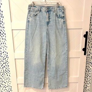 American Eagle Outfitters Ultra Wide Leg Jeans with Stretch! NEVER WORN!!
